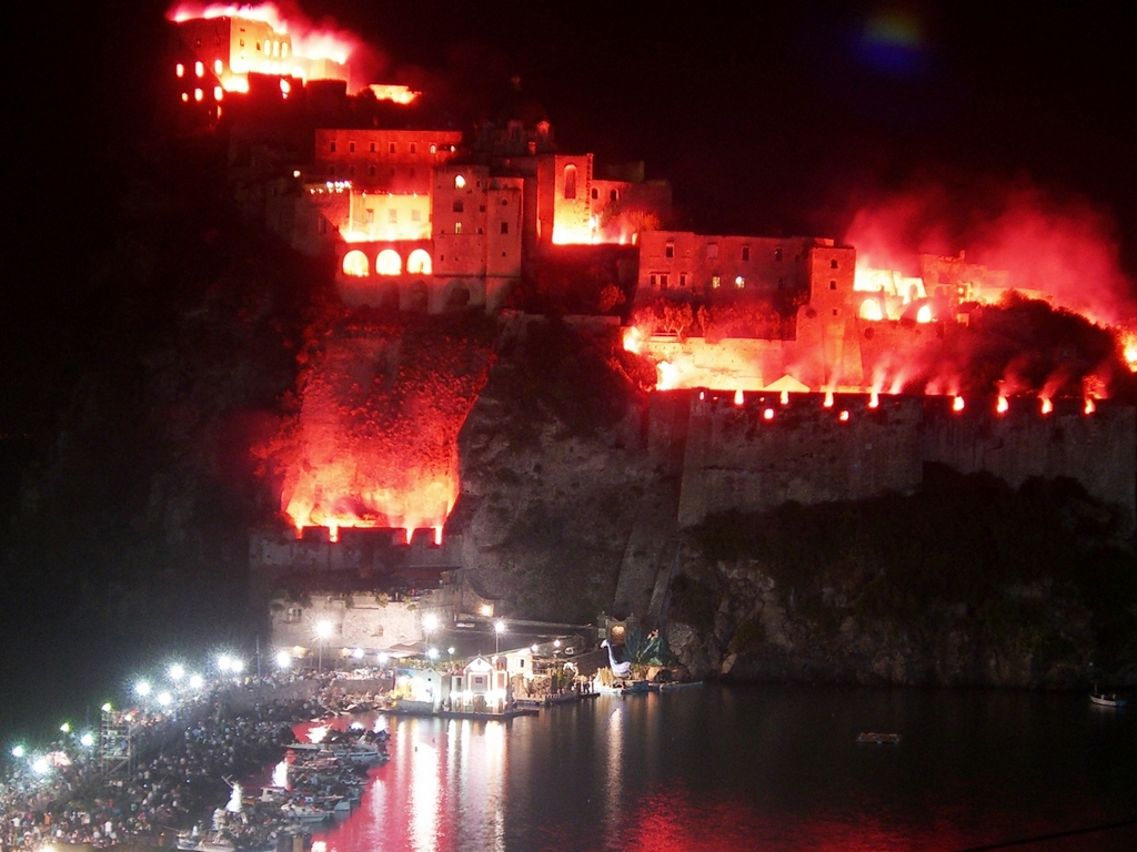 Имитация пожара в Арагонском замке