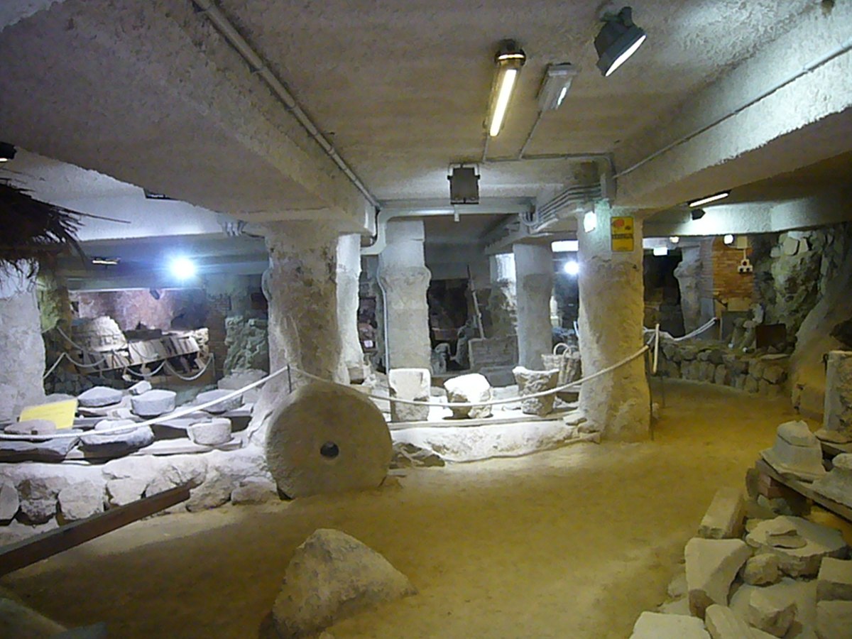 Под церковью Святой Реституты нашли целый некрополь. Открыт археологический музей