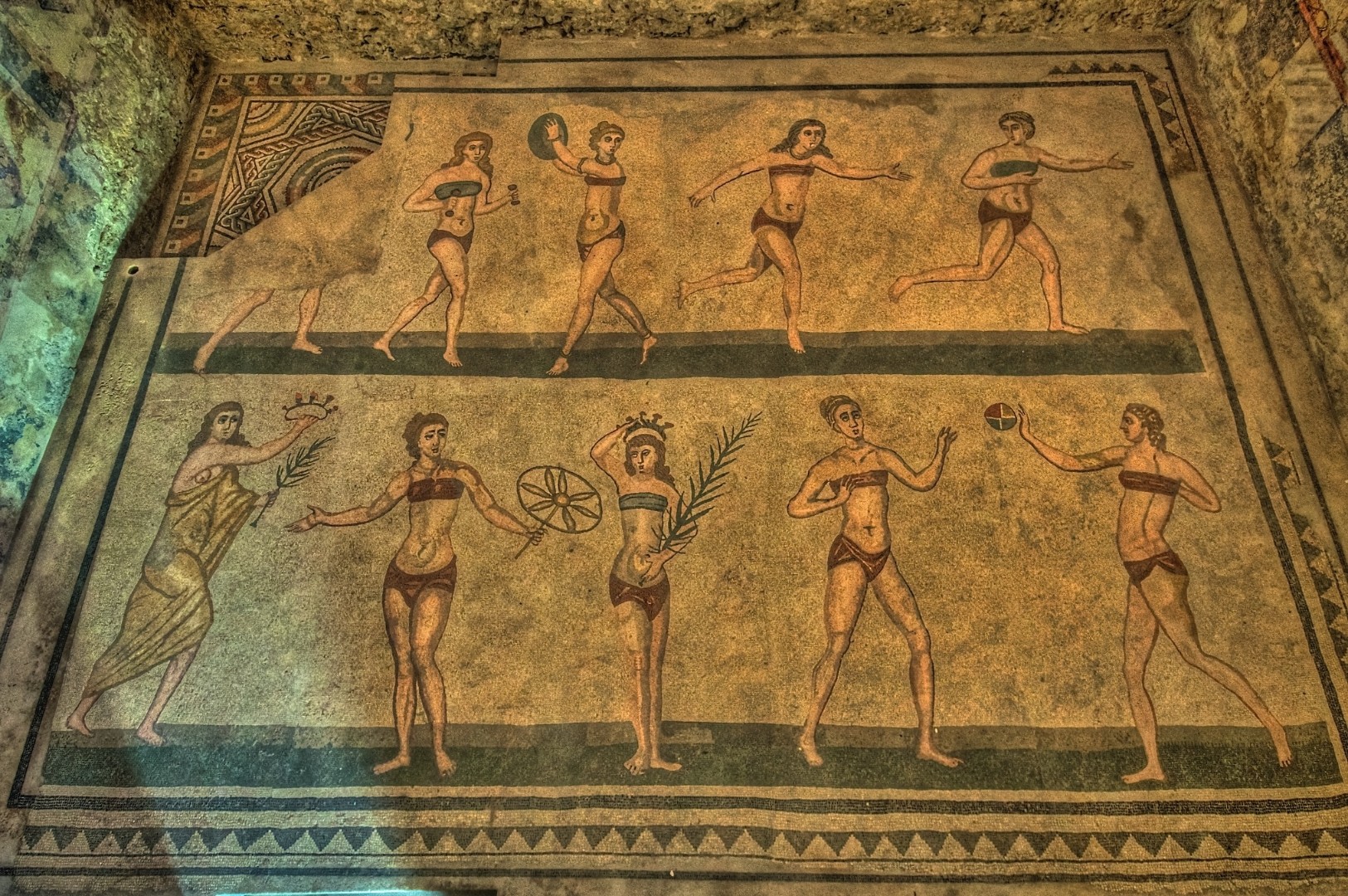 Знаменитая мозаика виллы Казале, которую назвали «девушки в бикини»