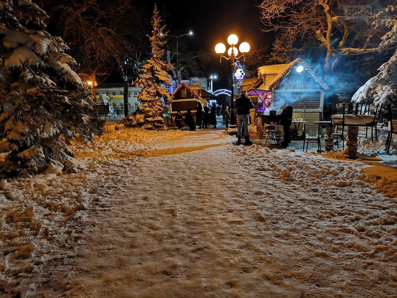 Такой была Евпатория в январе 2019 года. Стоит порадоваться вместе с местными жителями: снег для них – редкое счастье