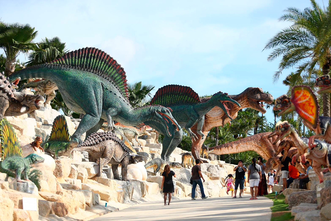 Аллея динозавров – самая новая зона в парке Nong Nooch