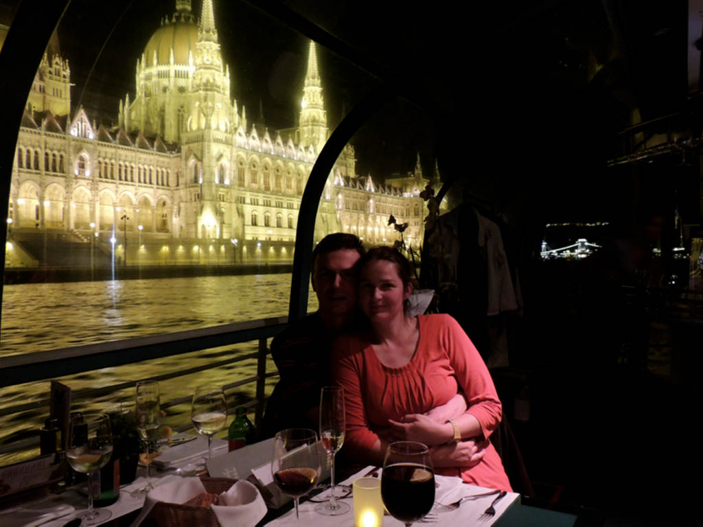 Туристы специально приезжают на Валентинов день, чтобы отправиться в романтическое плавание по Дунаю