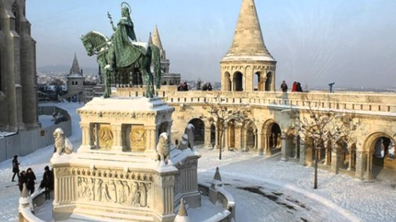Рыбацкий бастион Будапешта в снегу
