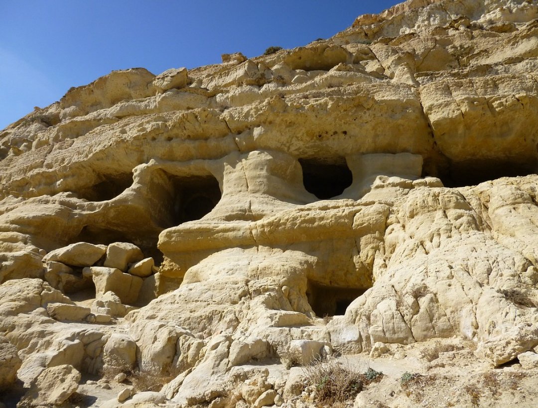 Знаменитые пещеры Матала, ныне доступные только туристам.