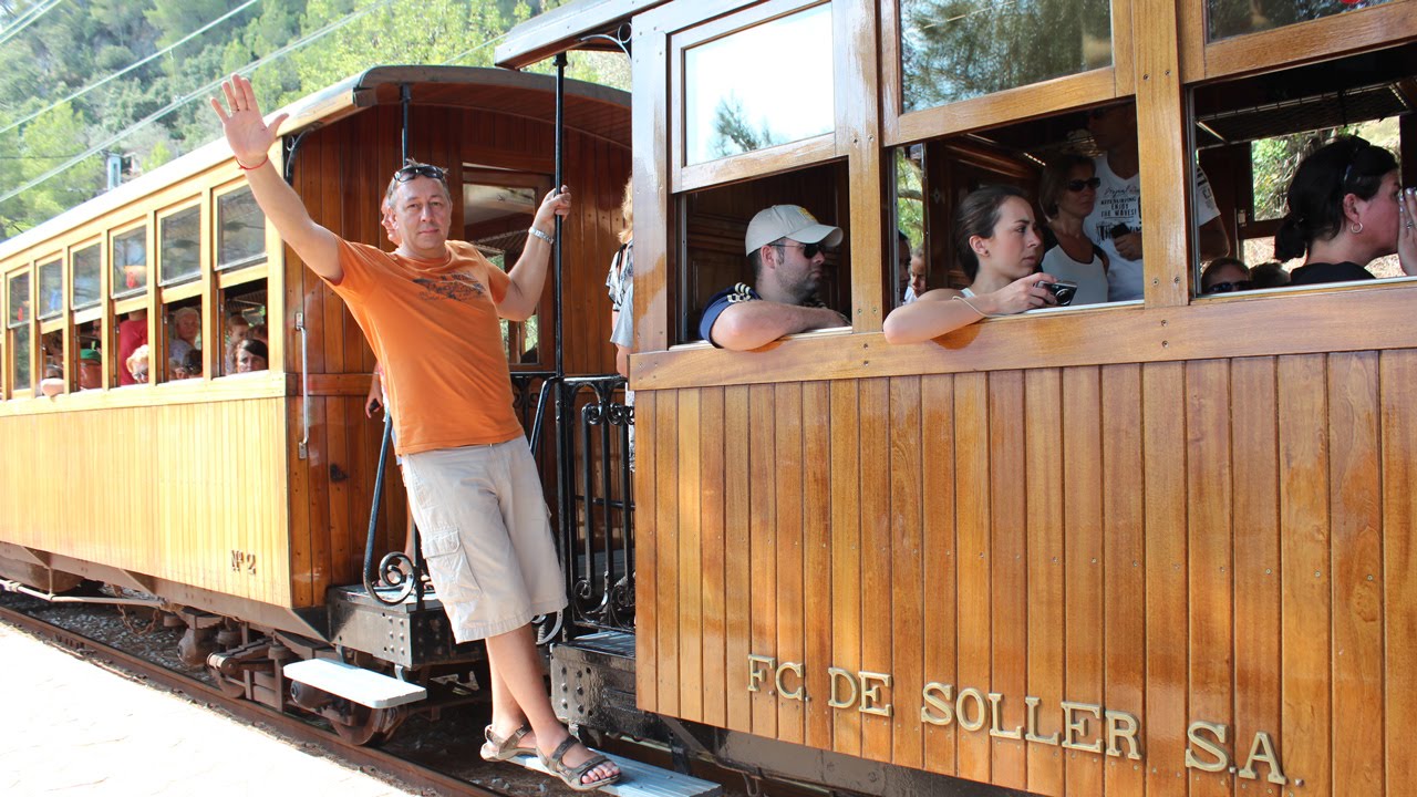 Легендарный старинный поезд из Пальмы в Сольер