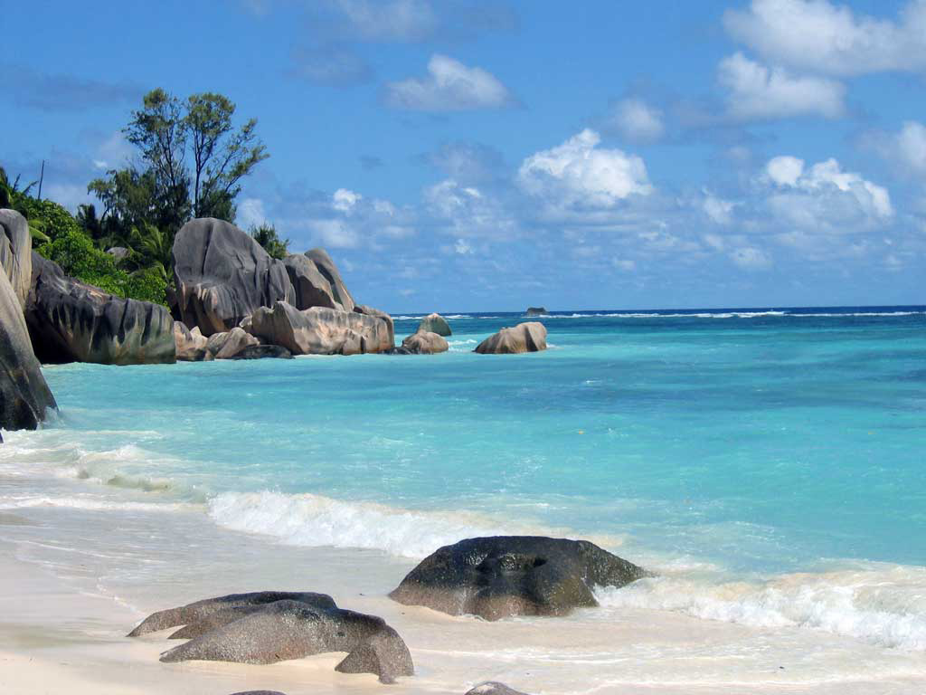Для многих туристов настоящим раем на земле являются Сейшельские острова.