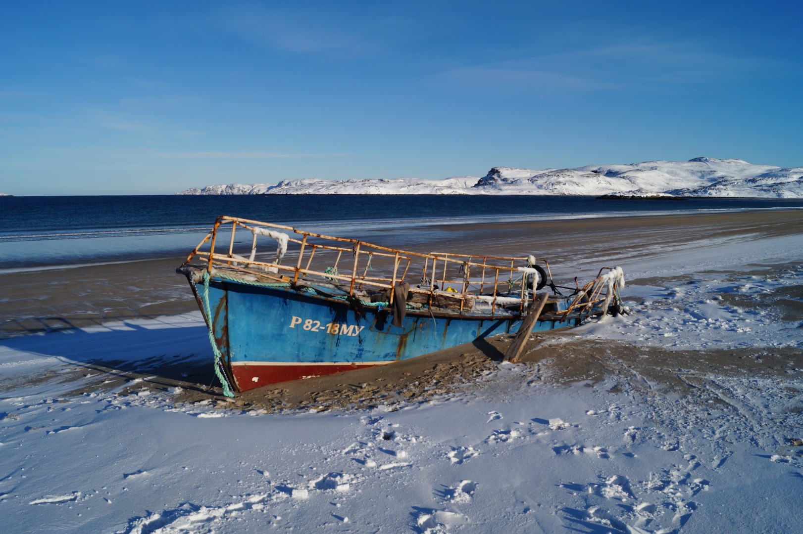На краю земли, в Териберке, можно передать привет Северному полюсу. (Фото: drive2.ru)