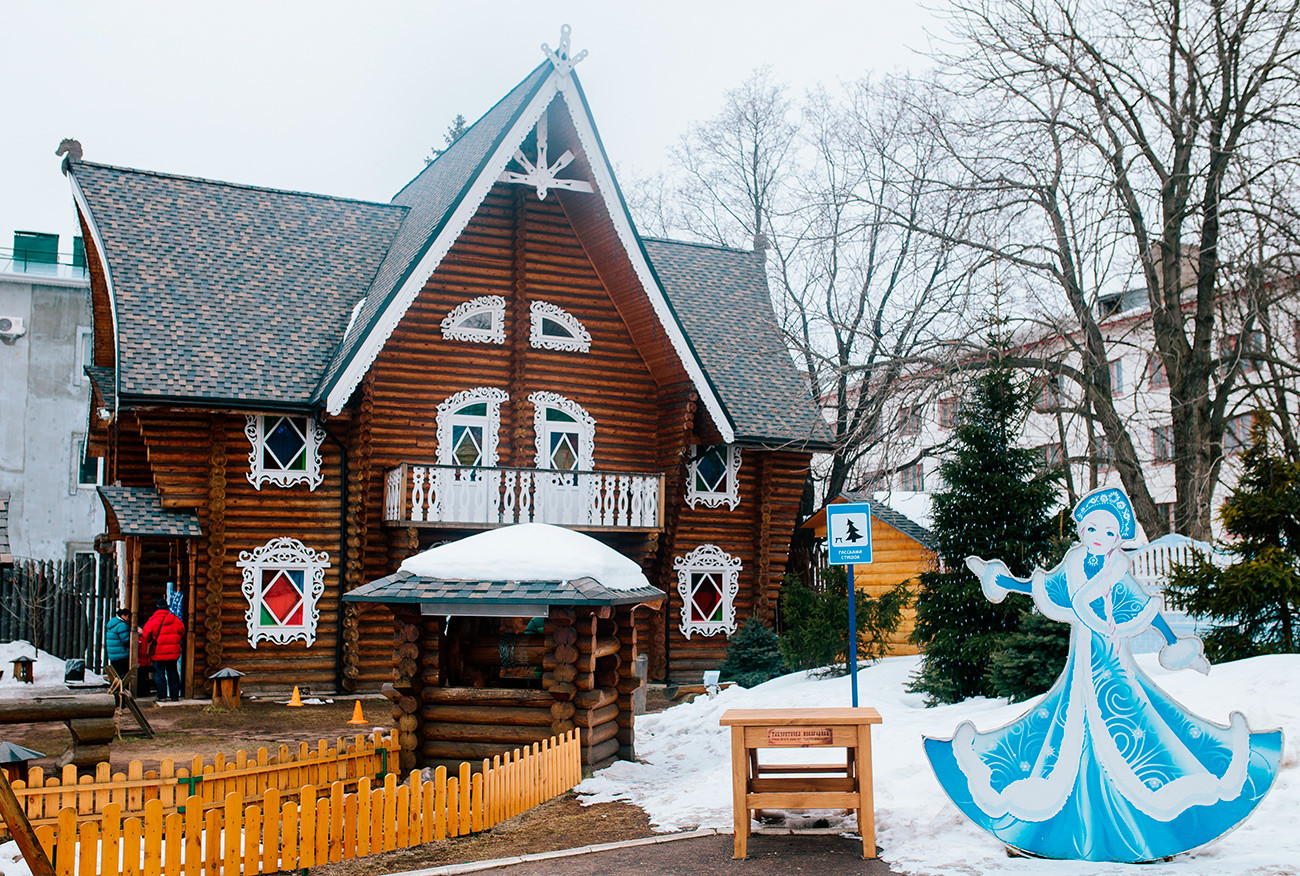 В резиденции Снегурочки в Костроме в декабре многолюдно. (Фото: ru.rbth.com)