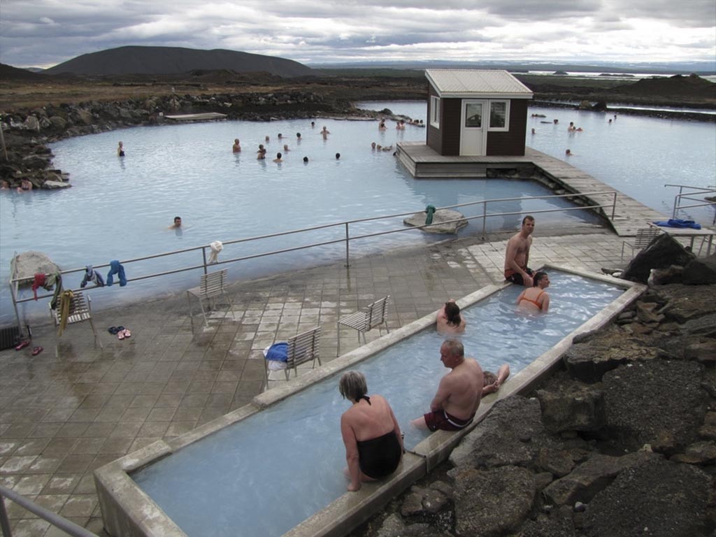 На Камчатку обычно едут в рамках этно- и экотуров с обязательным купанием в Паратунских термах. (Фото: deliciously.ru)
