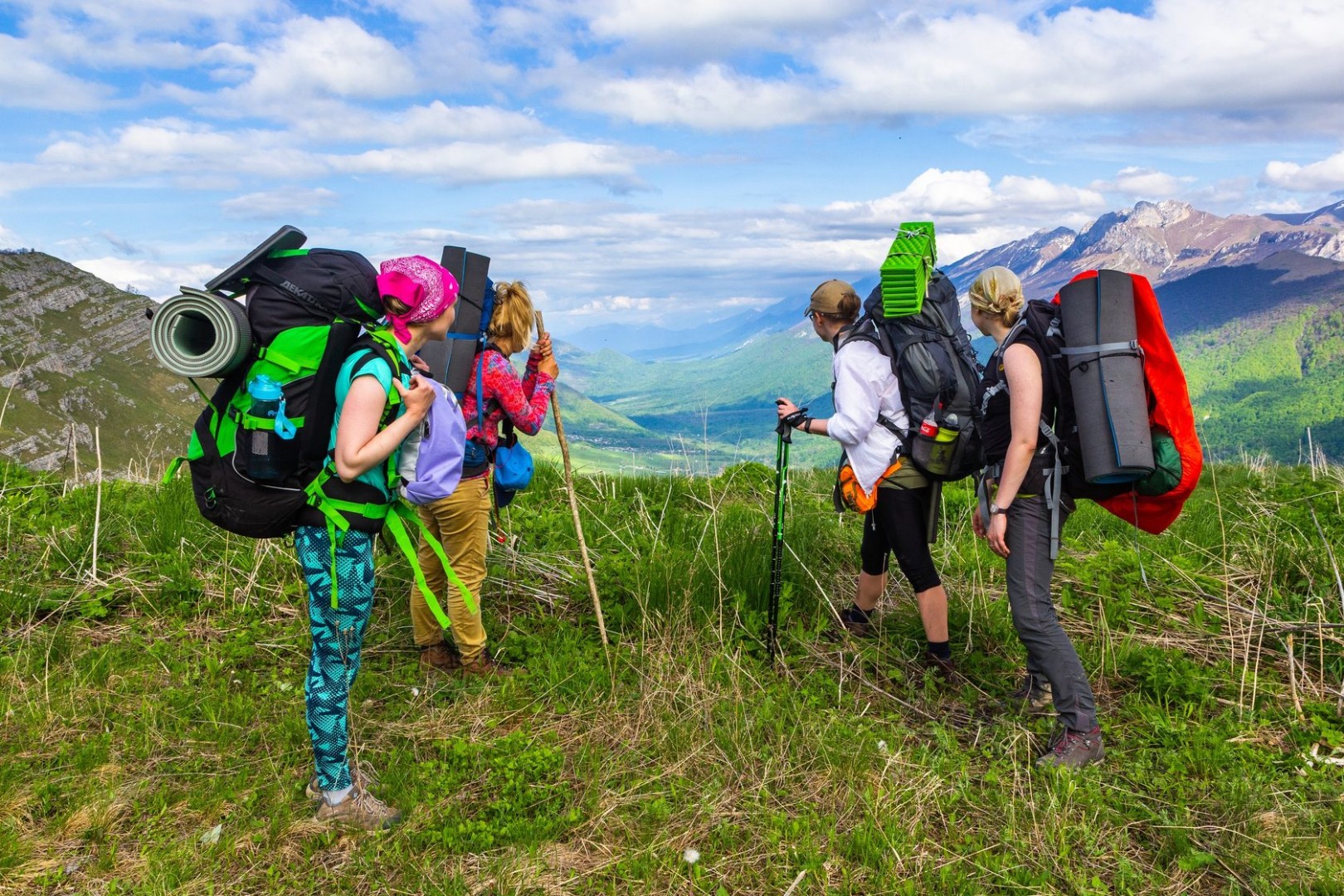 Пешие походы по горам Северной Осетии проходят по весьма живописной местности. (Фото: club-perexod.ru)